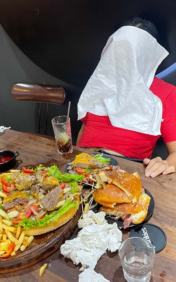 I failed a giant burger eating contest, the burger was 5 kilos.